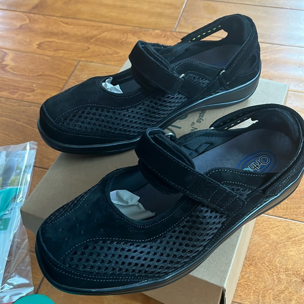 Orthofeet women's black Mary Jane's